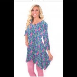 🐬 “SEAHORSE” TUNIC, size LARGE, SIMPLY SOUTHERN